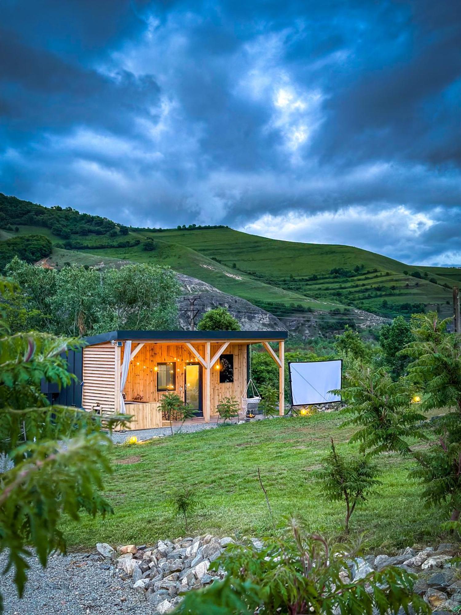 Kubiq Transalpina Villa Petresti Exterior photo